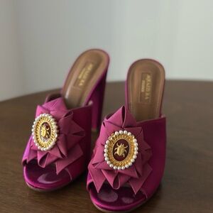 Elegant Women's Pink Mules with Embellished Detail